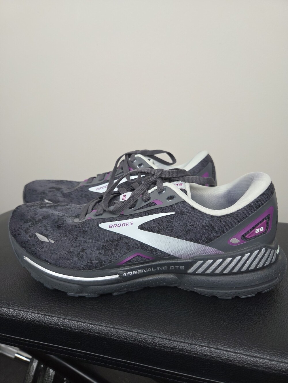 Brooks Adrenaline GTS 23 Women's Running Shoes Black Purple Size 9.5 Cushion